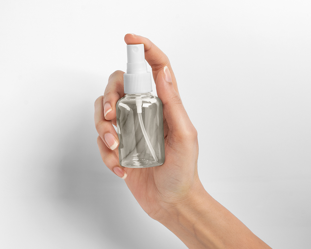 Free Spray Bottle with Woman Hand Mockup